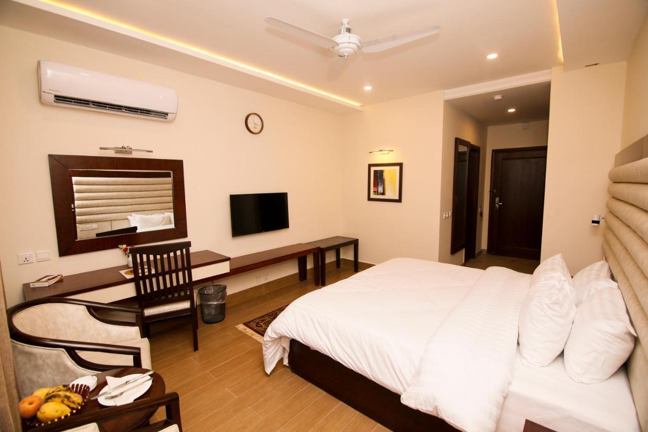 Hotel One Rahim Yar Khan Club Road Exteriör bild